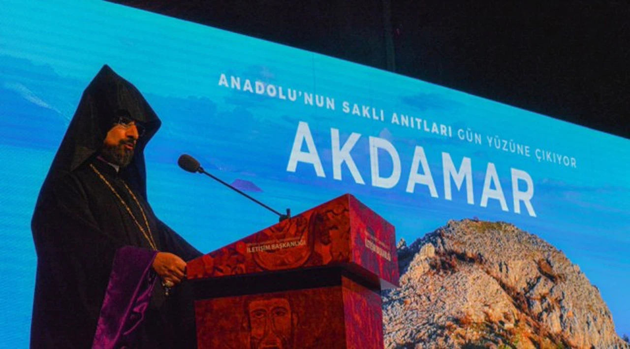 Cumhurbaşkanlığı’ndan bin yıllık Akdamar Kutsal Haç Kilisesi fotoğraf sergisi