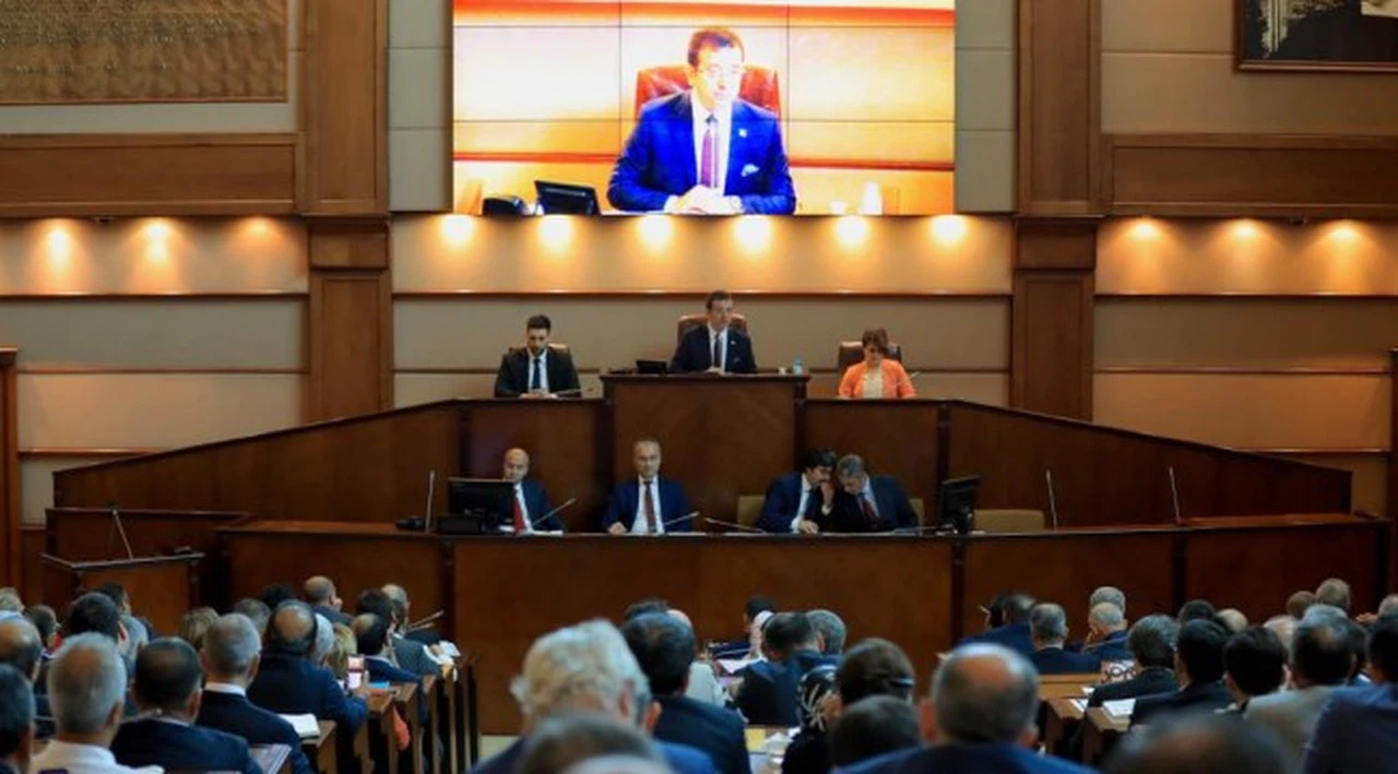 İmamoğlu korkunç tabloyu açıkladı: "Ülke tarihinde ilk defa 980 milyon bir haftada buhar oldu"