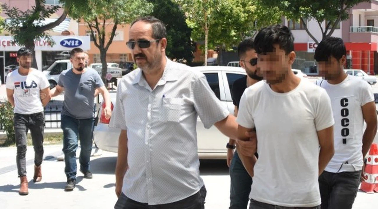 Konya'da Afganistan uyruklu 3 kişi, 14 yaşındaki erkek çocuğuna cinsel istismardan gözaltına alındı