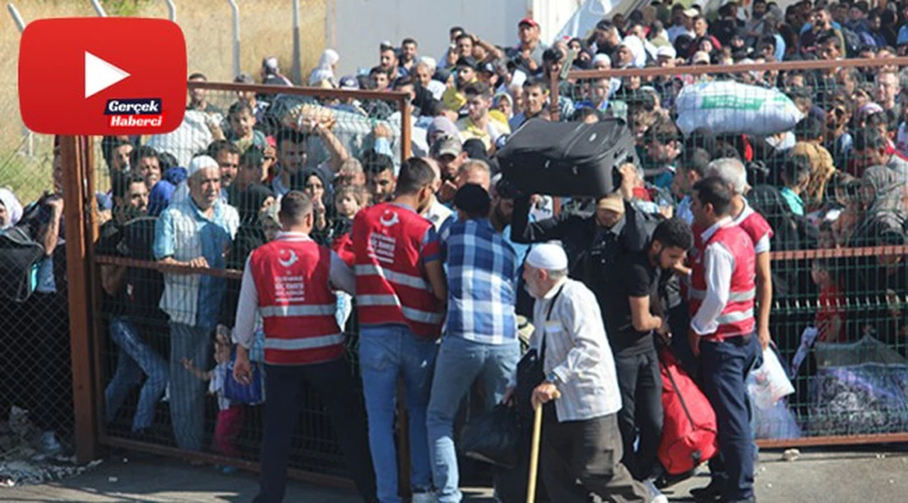 Sınır kapısında 40 derece sıcakta Suriyeli izdihamı