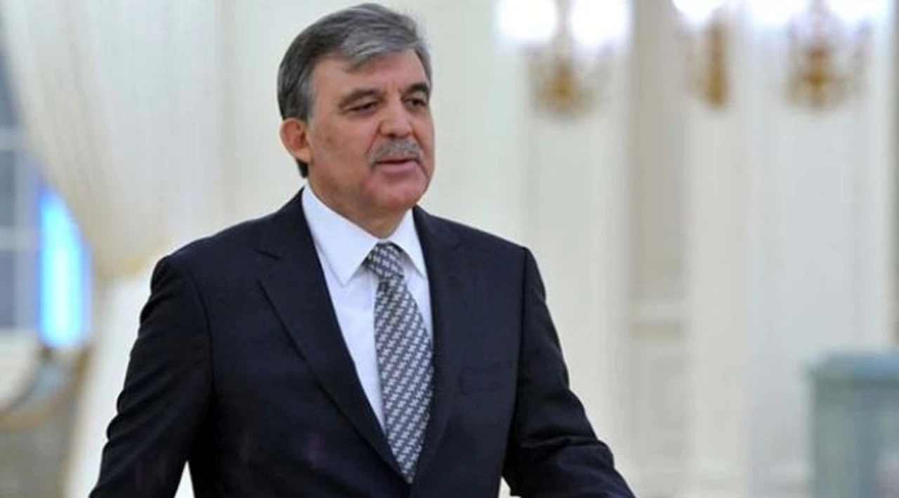 Abdullah Gül’den görevden almalara tepki: “Demokrasimiz için doğru olmamıştır”