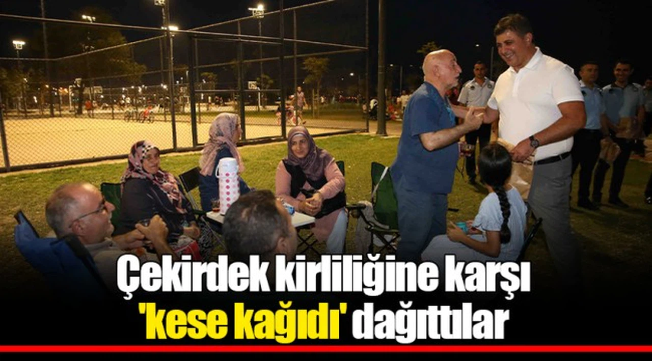 Çekirdek kirliliğine karşı 'kese kağıdı' dağıttılar 