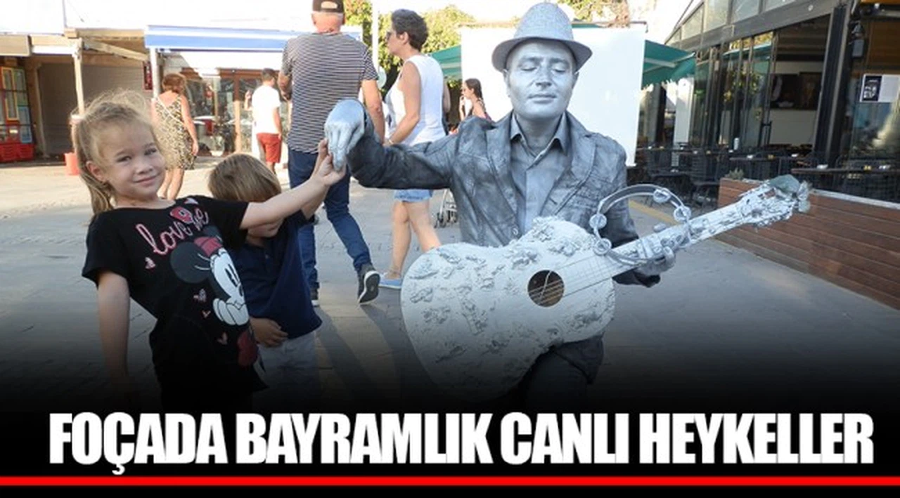 FOÇADA BAYRAMLIK CANLI HEYKELLER