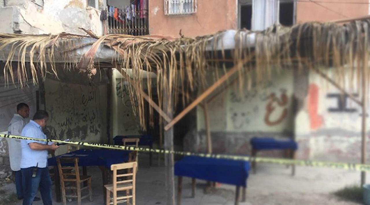 Hasmına benzetti, kahvehaneye kurşun yağdırdı