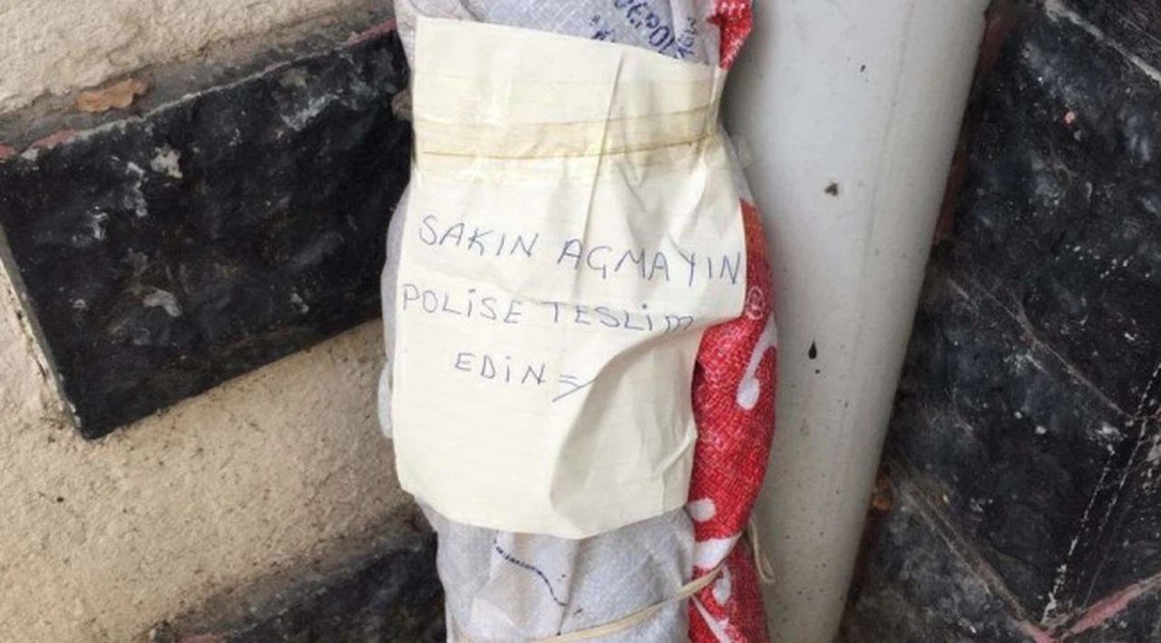 'Sakın açmayın polise teslim edin' yazan çuvaldan bomba ve lav silahı çıktı