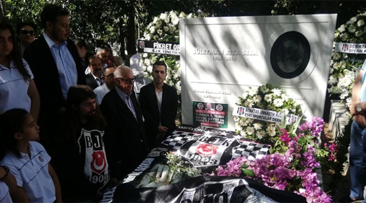 Süleyman Seba, kabri başında anıldı