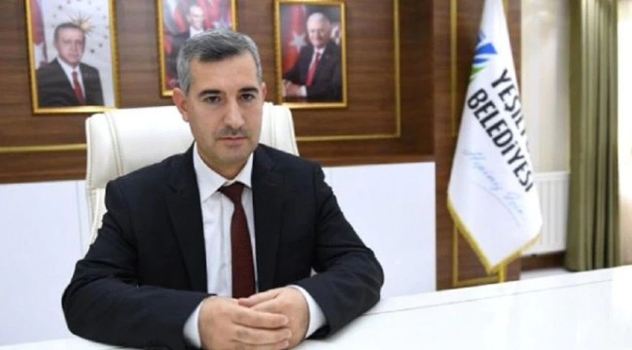 AK Partili başkan makam araçlarını toplattı
