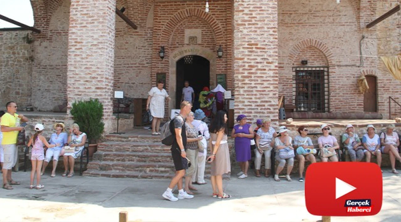 Alanya’da 788 yıllık tarihi camiye turistlerin yoğun ilgisi