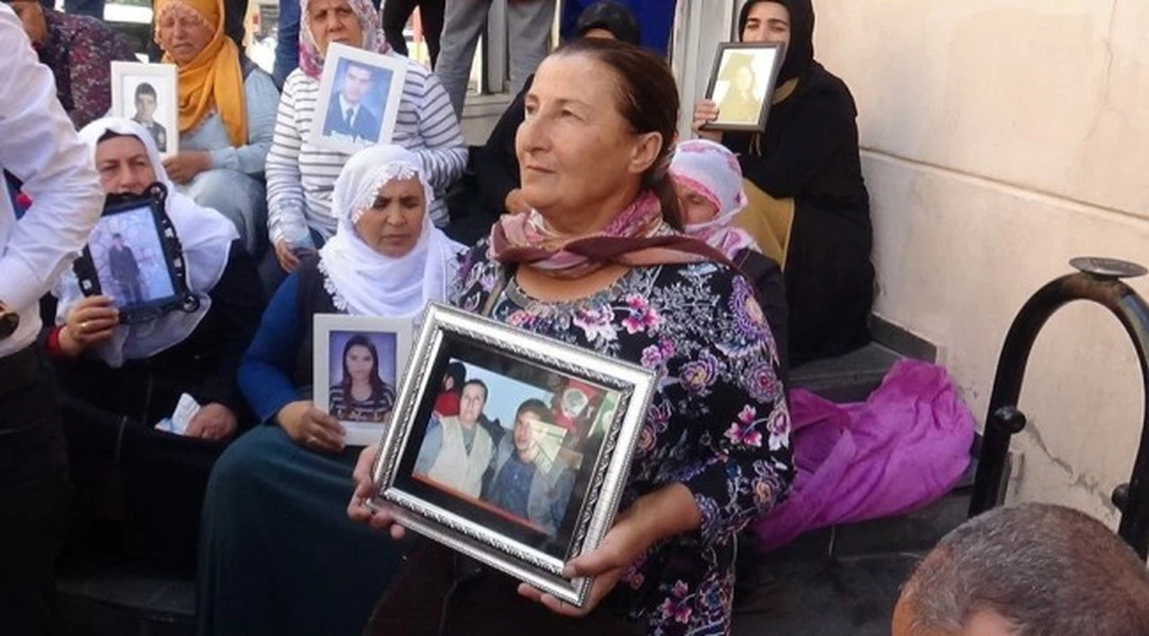 HDP Diyarbakır İl Başkanlığı önünde oturma eylemi yapan aile sayısı 40'a yükseldi