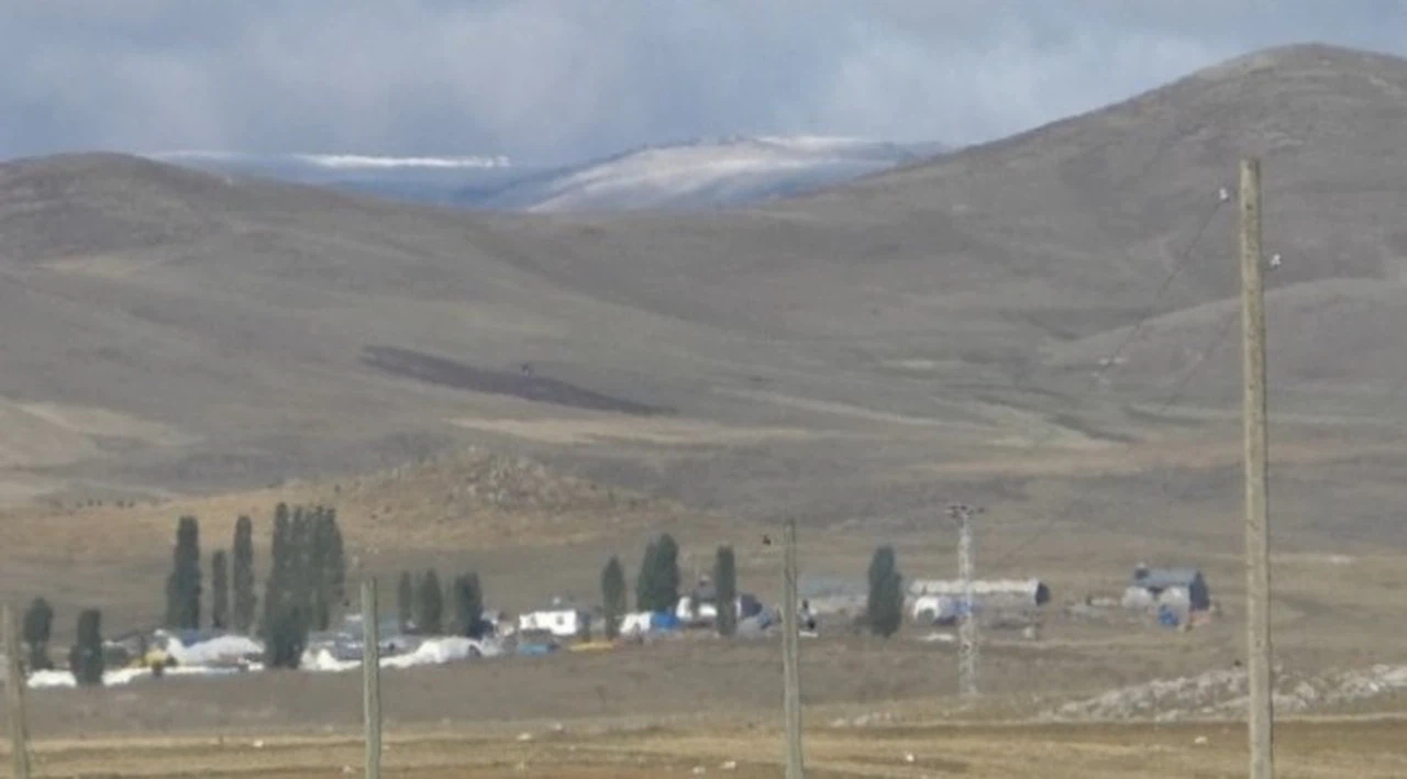 Kars'a mevsimin ilk karı düştü