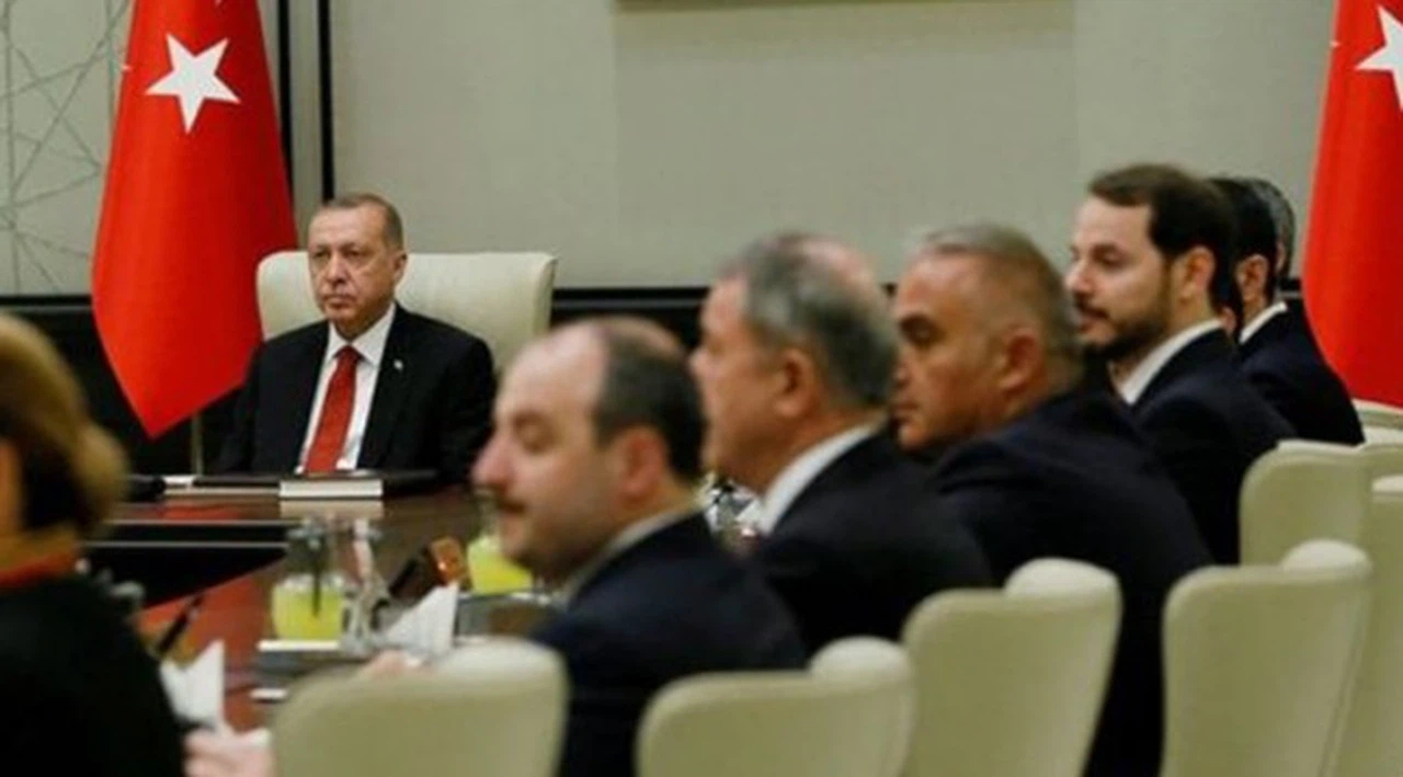 Kulis: Albayrak ve liyakatli denilerek dışarıdan alınan bakanlar gidebilir