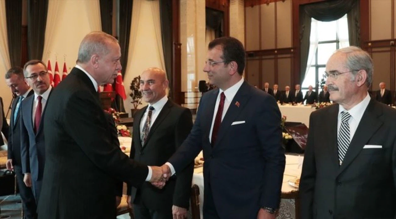 Selvi: İmamoğlu, Erdoğan'la bir araya geldiği toplantıda koltuğu kırılınca 'Burada da koltuğa ağır geldik' dedi