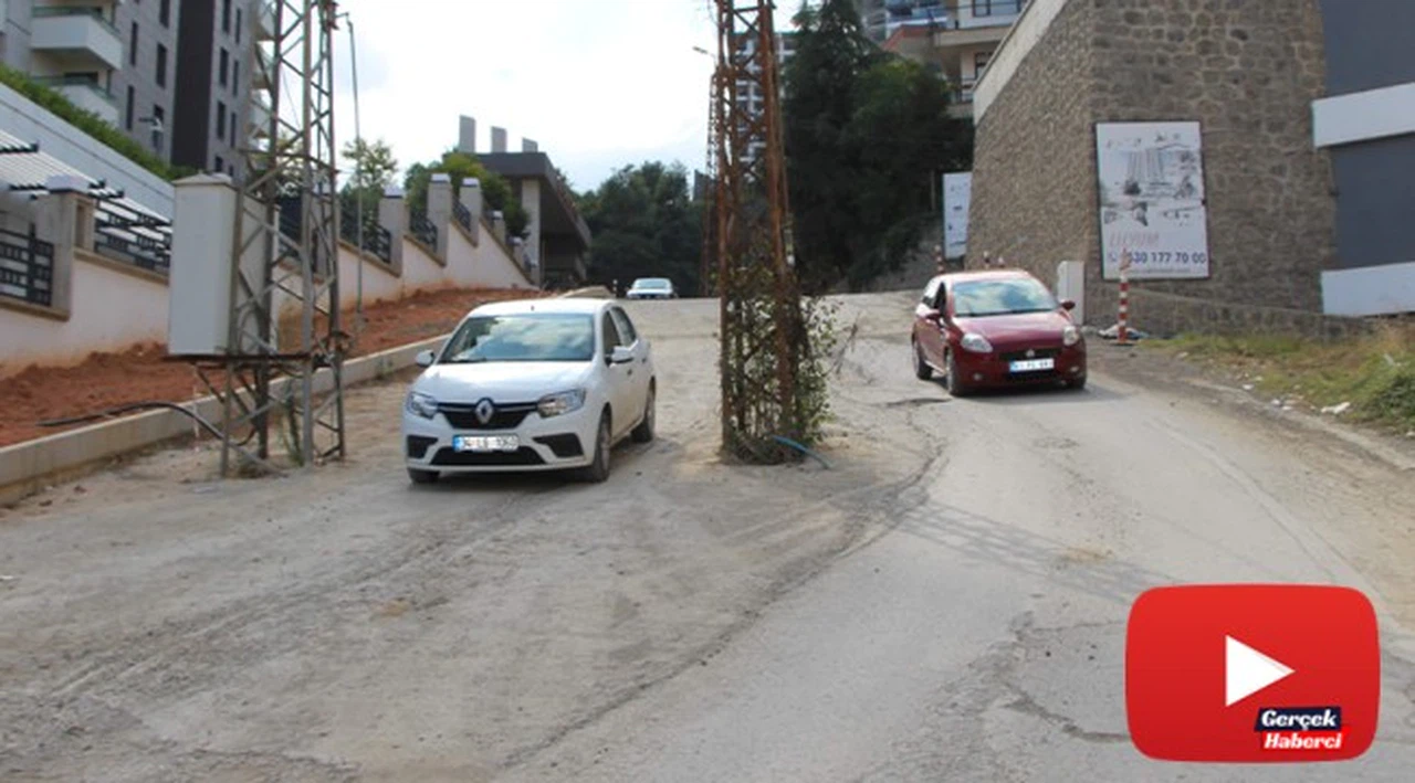 Sürücüler hangi taraftan geçeceğini şaşırıyor