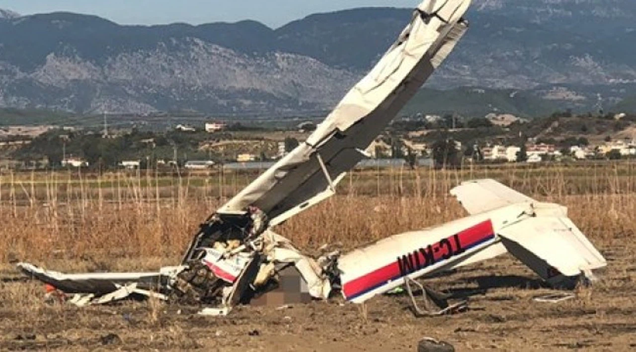 Antalya Manavgat'ta sivil eğitim uçağı düştü