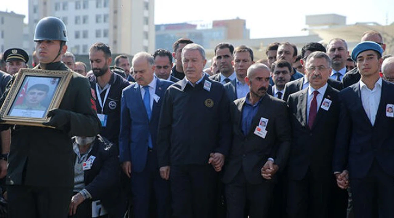 Barış Pınarı Harekatı’nın ilk şehidine son veda... Cenaze töreninde dikkat çeken kare