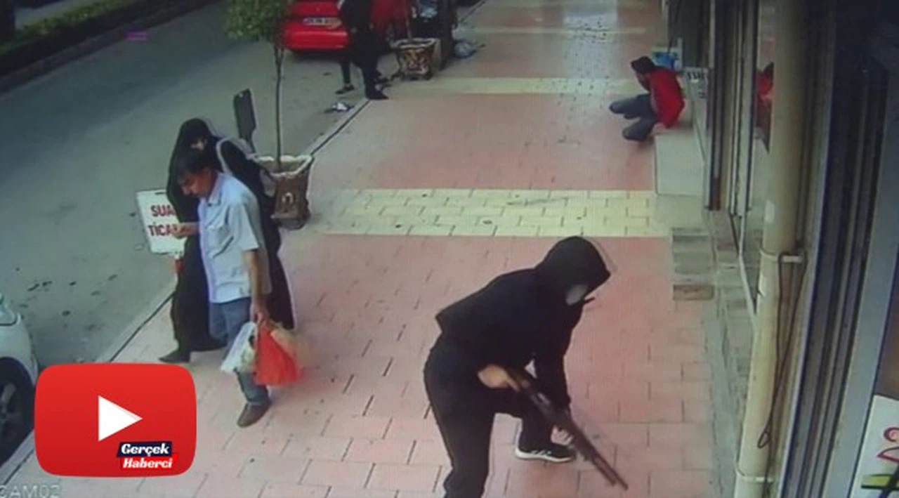 Kaldırımda silahlı saldırıya uğradı, o anlar güvenlik kameralarına yansıdı