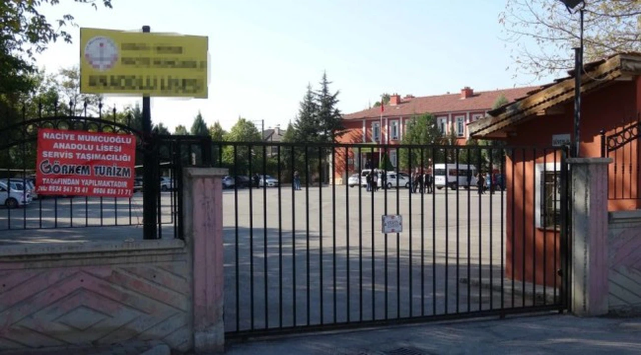Mahkeme tarafından serbest bırakılan hademenin, lise öğrencilerine cinsel içerikli video izlettiği ortaya çıktı