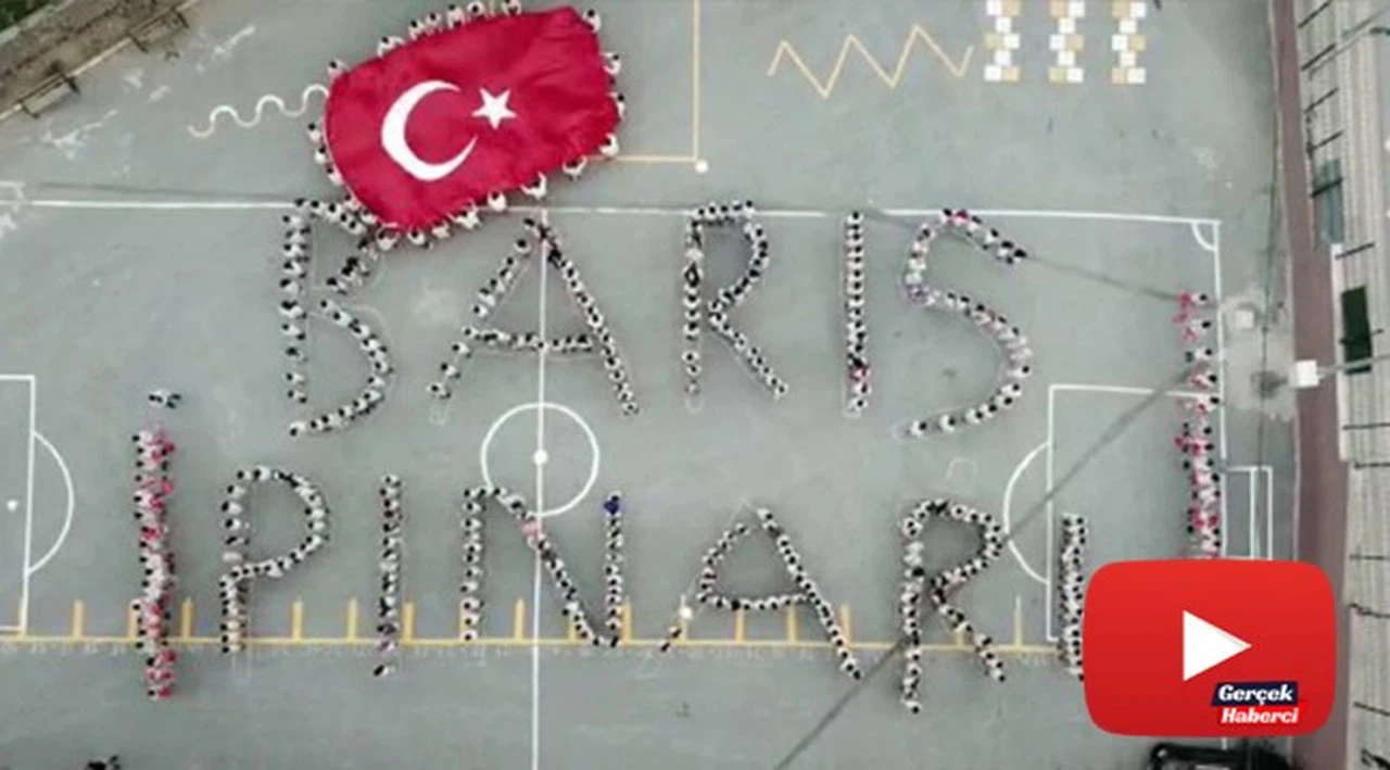 Öğrencilerden Mehmetçik’e dev koreografili destek