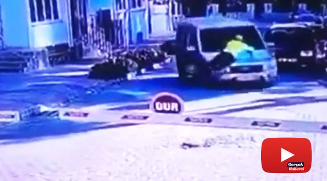 Polisin araç kaportasında sürüklendiği anların görüntüsü ortaya çıktı