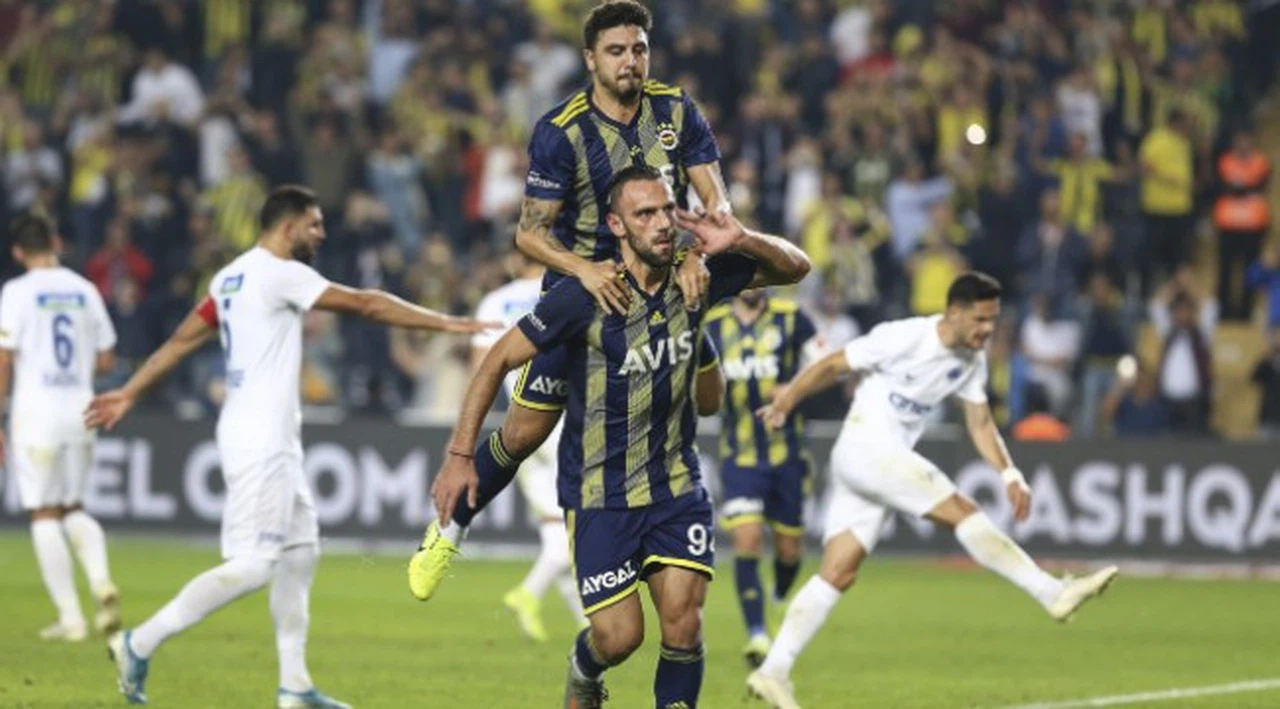 Fenerbahçe maç fazlasıyla liderliği aldı