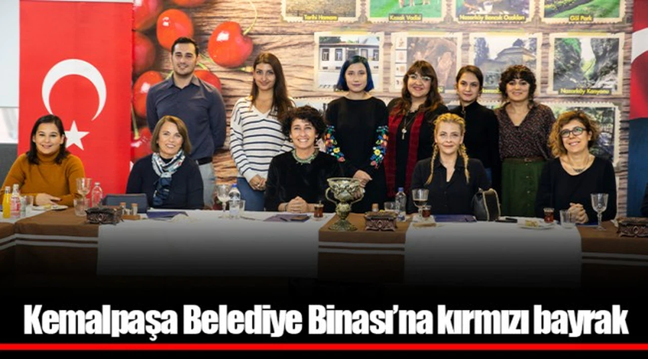 Kemalpaşa Belediye Binası’na kırmızı bayrak 