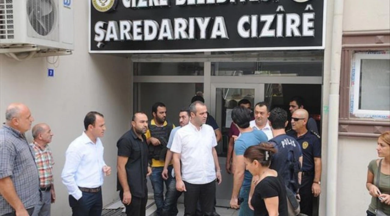 Mahkeme, Cizre Belediye Başkanı’nı görevden uzaklaştırma gerekçesi sayılan iddianameden birini kabul etmedi