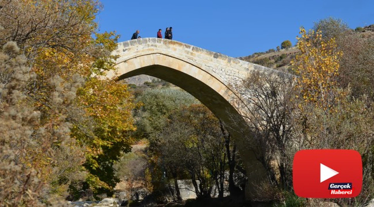 Mimarisiyle Mostar Köprüsü'ne benzetilen Tağar Köprüsün'de sonbahar şölen