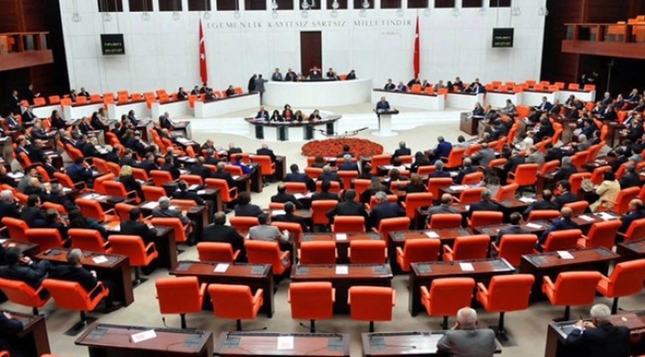Partiler uzlaştı, Kenan Evren'in adı her yerden silinecek
