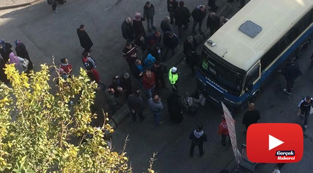 Yaşlı kadın dolmuşun altında kaldı