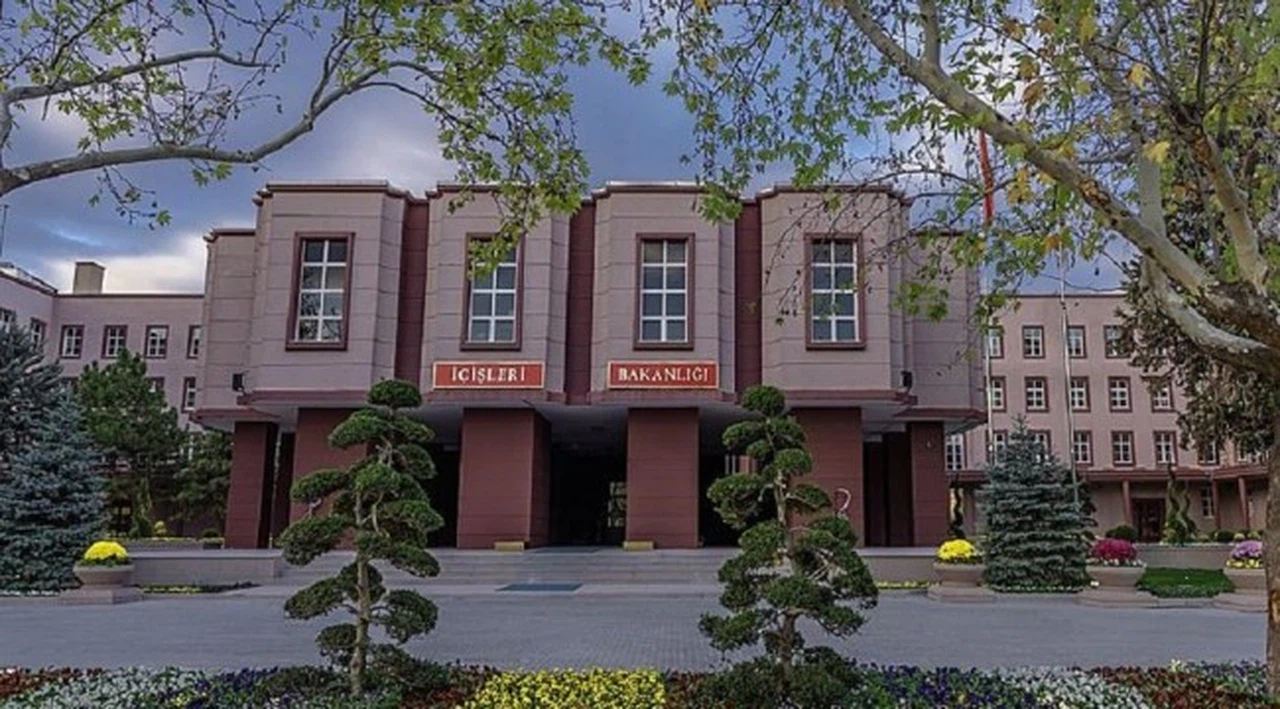 Bakanlıktan yeni kimliklerle ilgili açıklama: Nüfus cüzdanları yenisini alana kadar geçerli