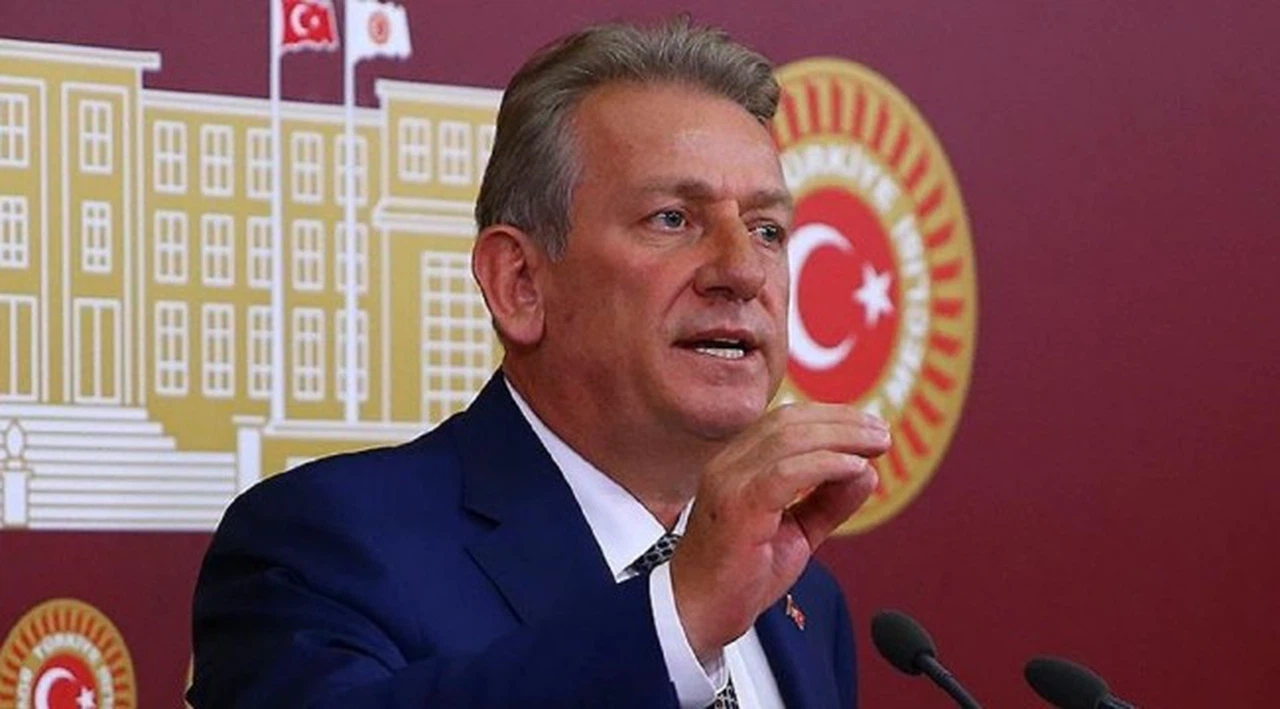 Eski CHP'li vekil Pekşen, AK Parti'ye 100 bin lira tazminat ödeyecek