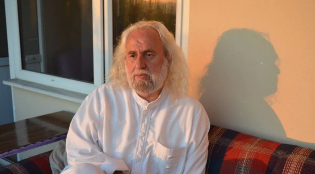Hasan Mezarcı Noel'de 'doğum gününü' kutladı: Arkadaşları 'İyi ki doğdun Mesih' diye şarkı söyledi