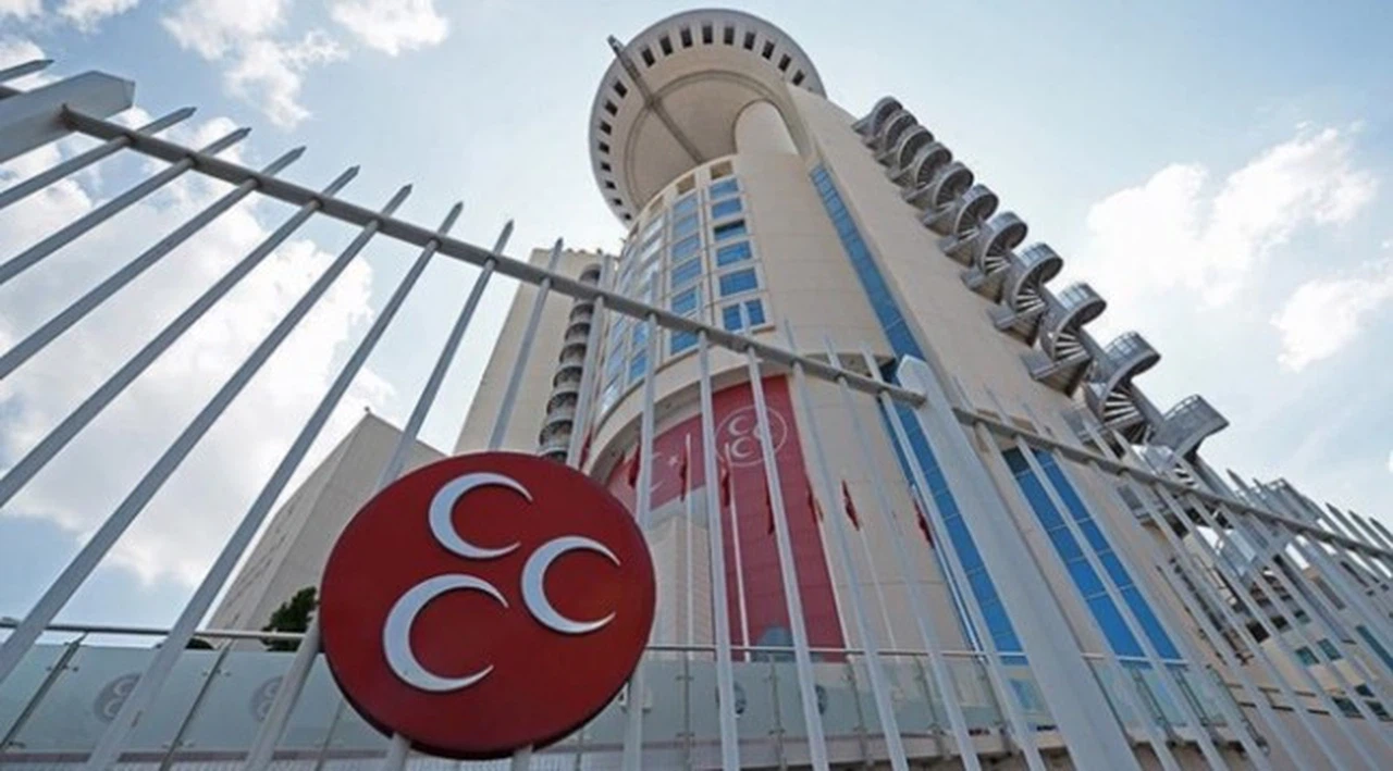 MHP Nazilli İlçe Başkanı ve yönetimi istifa etti