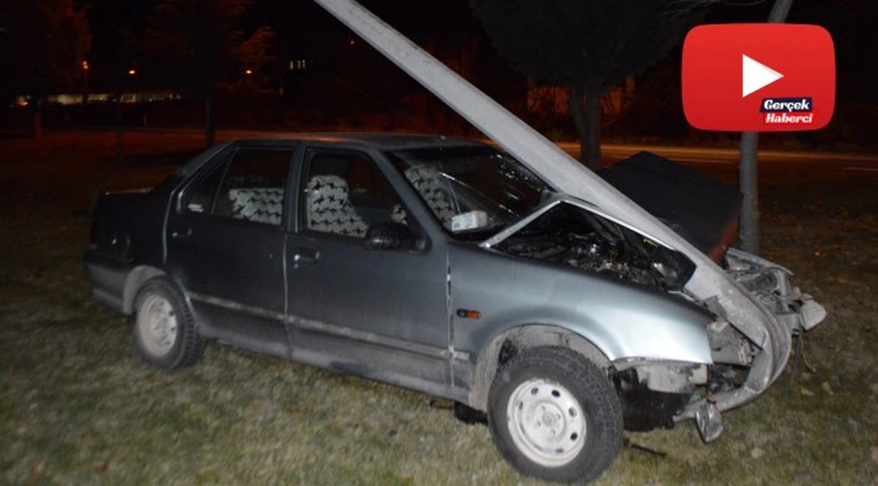 Otomobili ile direğe çarpan sürücü yaralandı