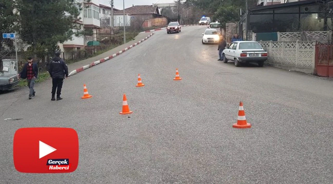 Seyir halindeyken halk otobüsünün kırılan kapısından düştü