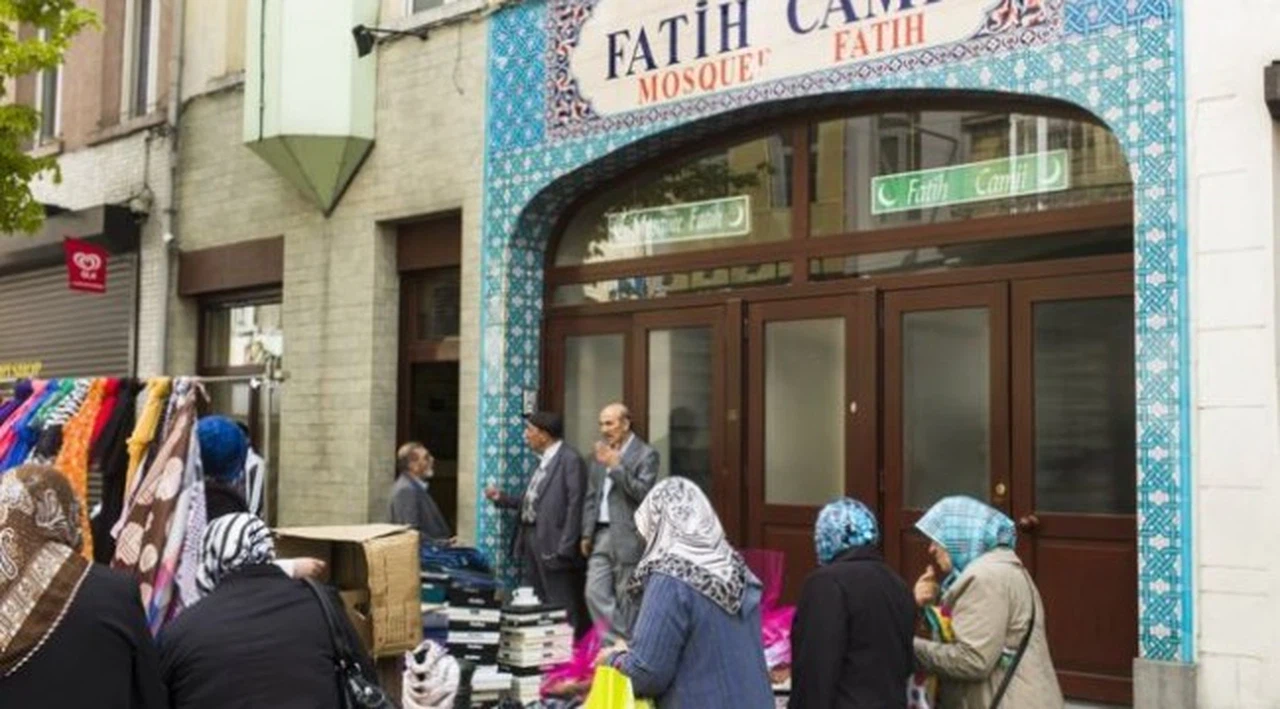 Belçika, 'yabancı etkilerden korumak için' imamları kendi eğitecek