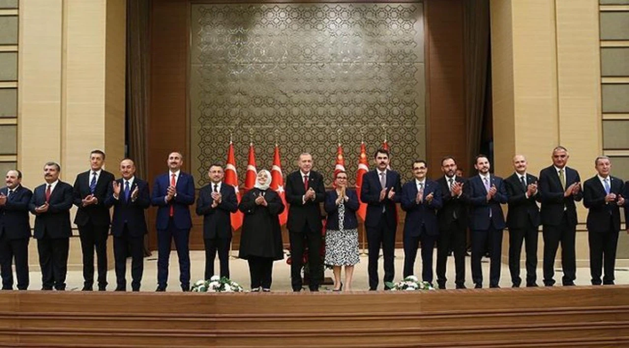 Dilipak: Bakanlıklarda bir değişiklik bekleniyordu, yeni siyasi oluşumlar gündemdeydi onlar ertelenecek