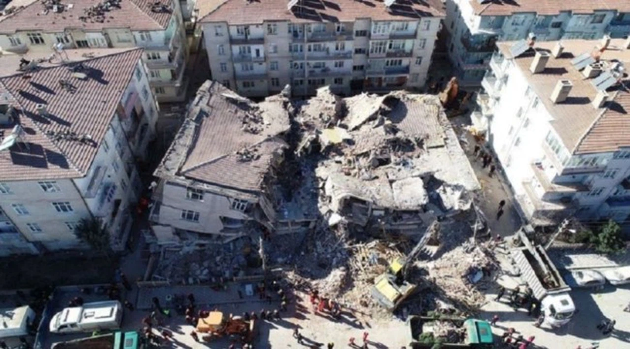 Elazığ depreminde yıkılan binalarla ilgili iki ayrı soruşturma başlatıldı