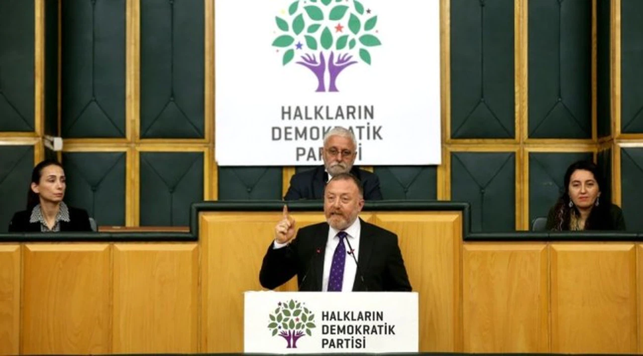 Temelli'den Soylu'ya: Sanat senin neyine, sanata laf etmek senin ne haddine