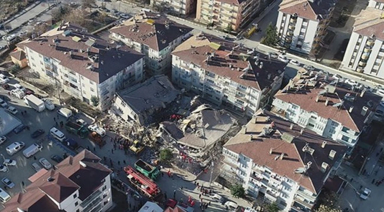AK Parti'li belediye fay hattının geçtiği bölgeyi imara açıyor