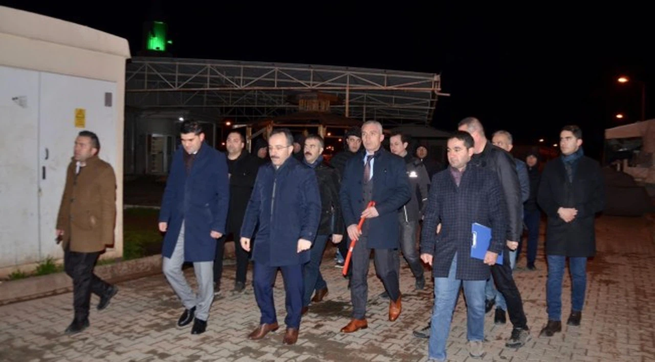 Bakan Yardımcısı Çataklı Deprem bölgesine gönderilecek konteynerleri inceledi