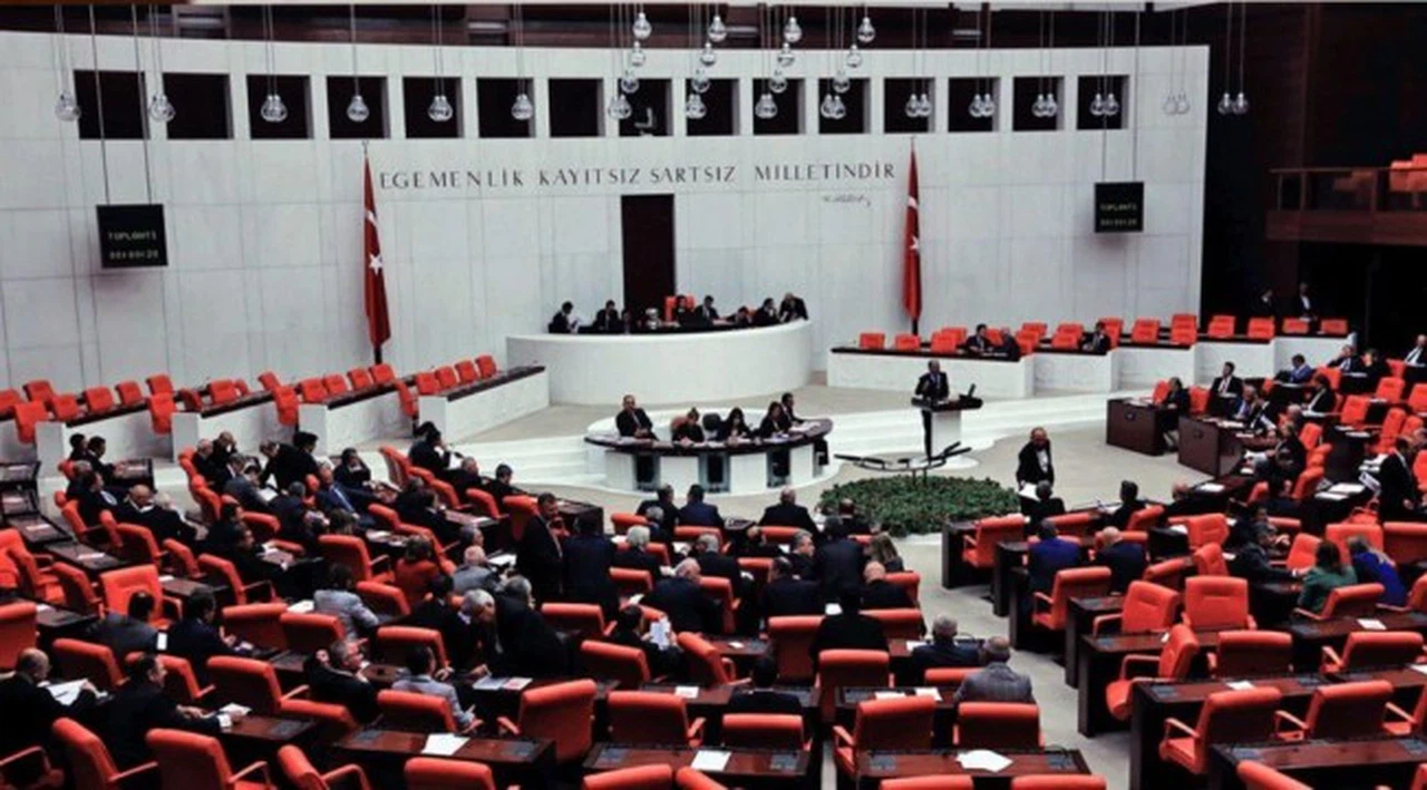 Belediyelerin yetkileri kısıtlandı, bakanlık ve TOKİ’nin yetkileri artırıldı: Hükümet yerel yönetimleri kıskaca alıyor