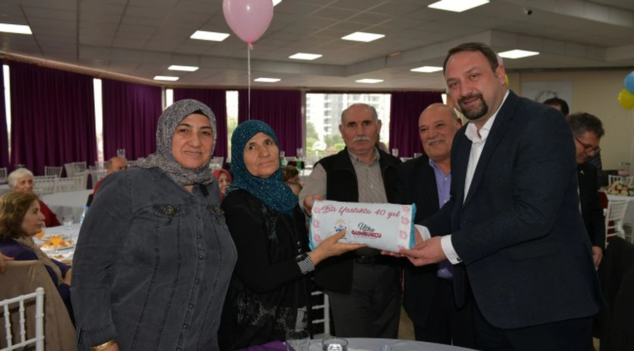 Çiğli’de Yaşayan Çiftlere Bir yastıkta 40 Yıl Jesti