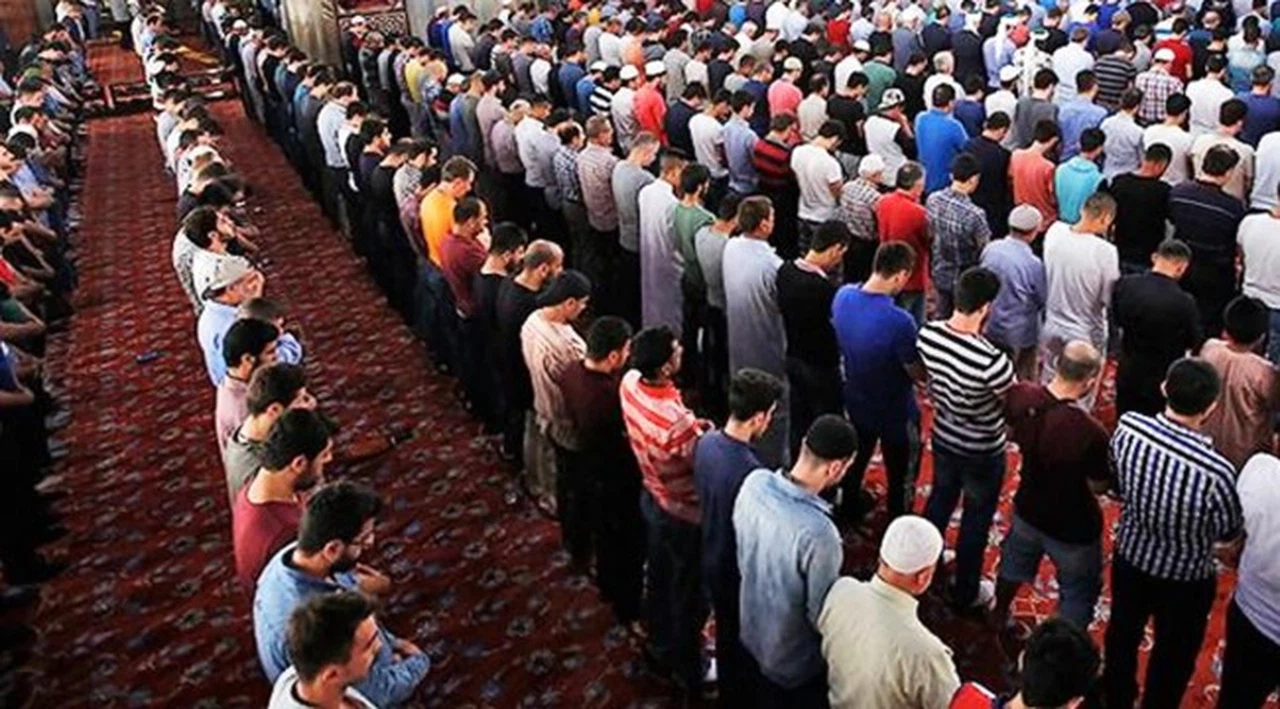 Diyanet İşleri, cuma hutbesinde değişiklik yaptı: Mehmetçiğimiz "Gevşemeyin, üzülmeyin, iman etmişseniz üstün olan sizsiniz" ayetine gönülden bağlanıp zafere koşuyor