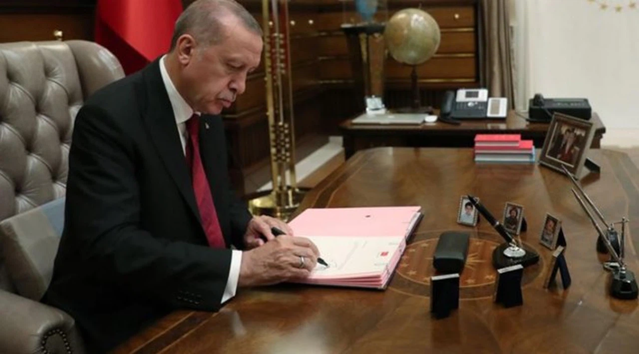 Eski ilçe başkanlarına mektup gönderen Erdoğan: AK Parti’de yeni-eski diye bir kavram yoktur