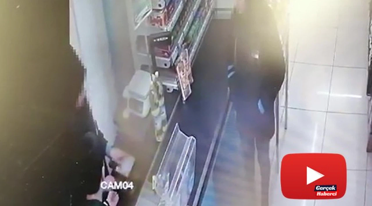Markette bıçaklı gaspçı kamerada