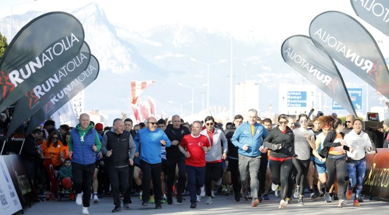 15. Uluslararası Runatolia Antalya Maratonu başladı