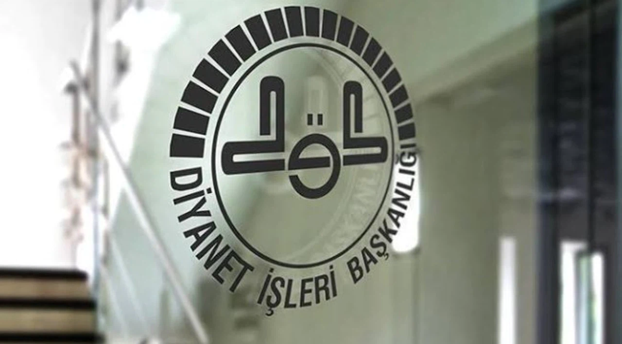Diyanet İşleri Başkanı Erbaş: Yatsı ezanı sonrası tüm camilerimizden dua sesleri yükselecek
