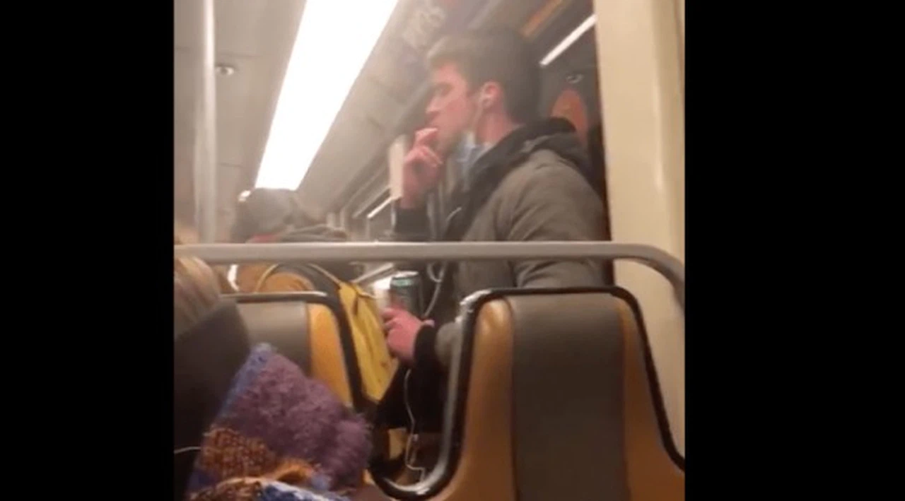 Eline tükürüp metrodaki boruya sürdü, gözaltına alındı