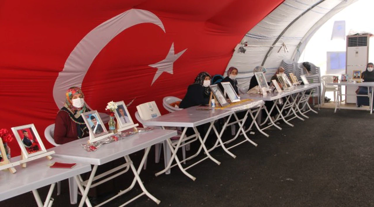 HDP önündeki ailelerin evlat nöbeti 202'nci gününde